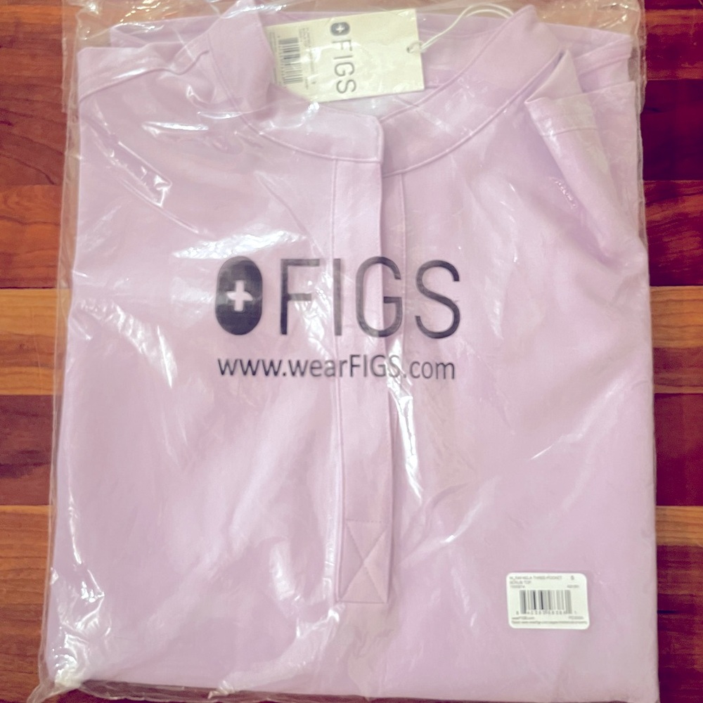 Figs Rafaela scrub top in Lavender Haze size small